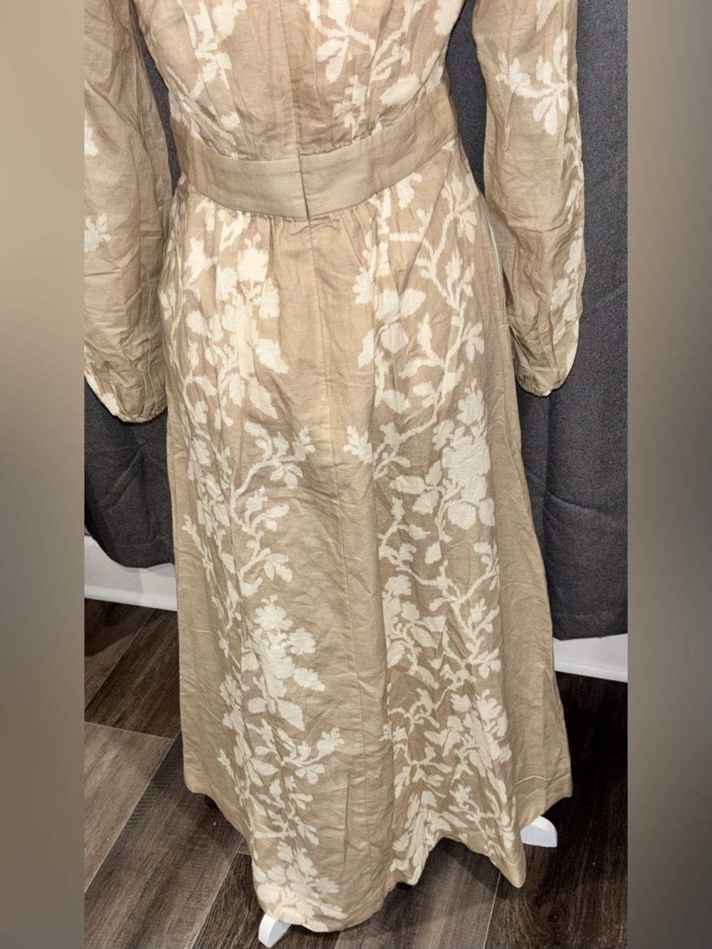 NWT Tuckernuck Sand Floral Stripe Serena Dress Small Beige White Midi Resort - Picture 9 of 11